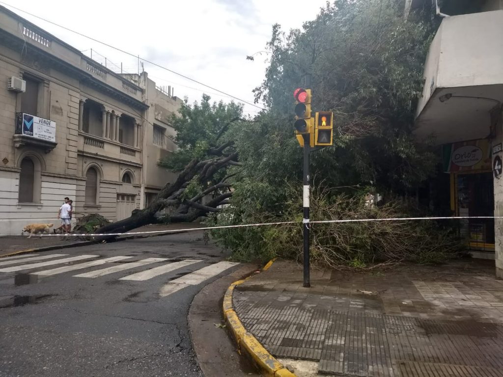 M S De Mil Metros De Lluvia En Pocas Hora Y Vientos Que Superaron