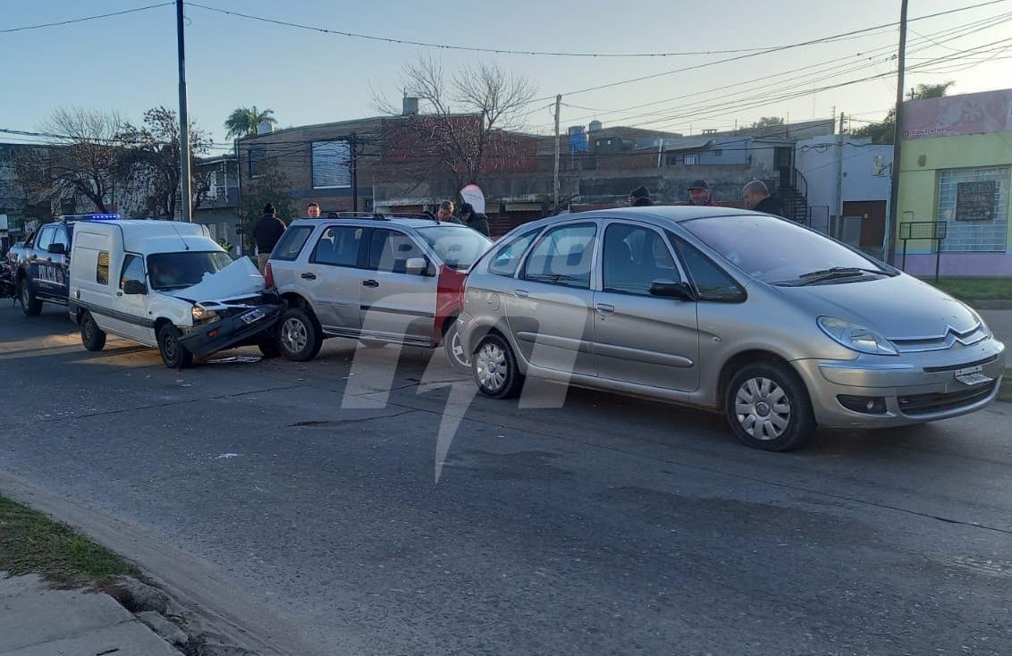 Choque En Cadena En Avenida Per N